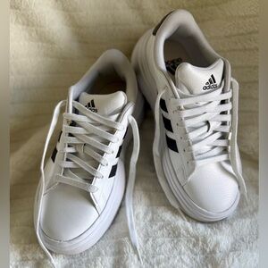 Adidas White Sneaker Platform Style with Black Stripes Low-Top, Women’s Sz 7.5